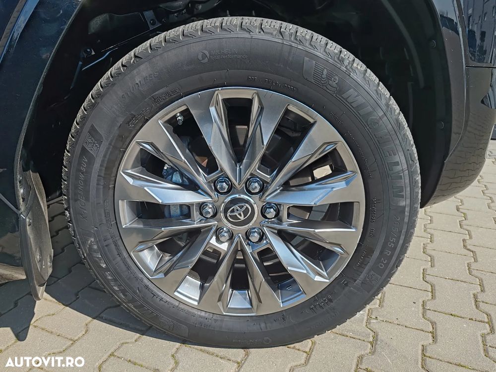 Toyota Land Cruiser 300 - 23