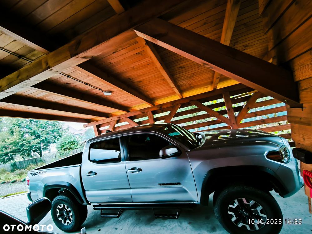 Toyota Tacoma - 1