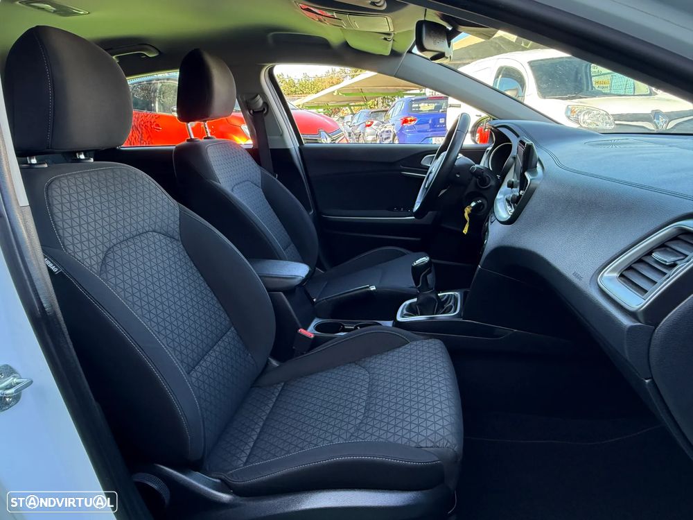 Kia Ceed 1.0 T-GDI Urban - 28
