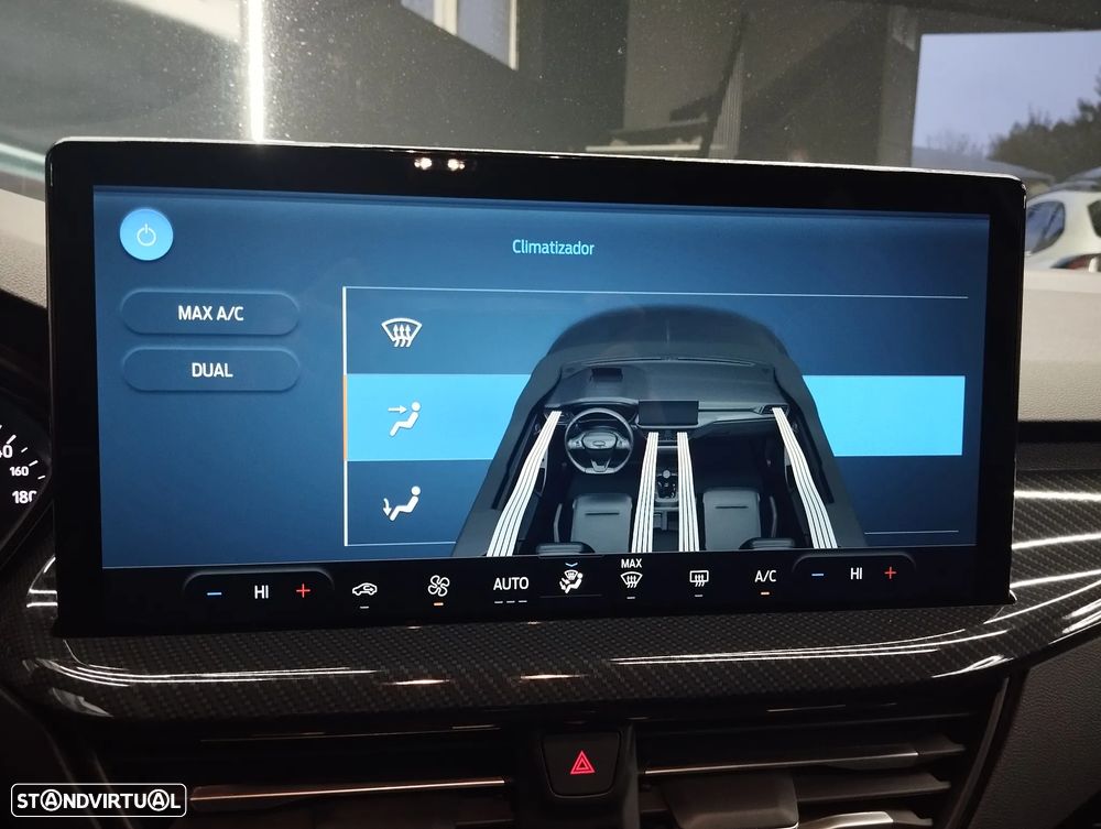 Ford Focus 1.0 EcoBoost MHEV ST-Line - 28