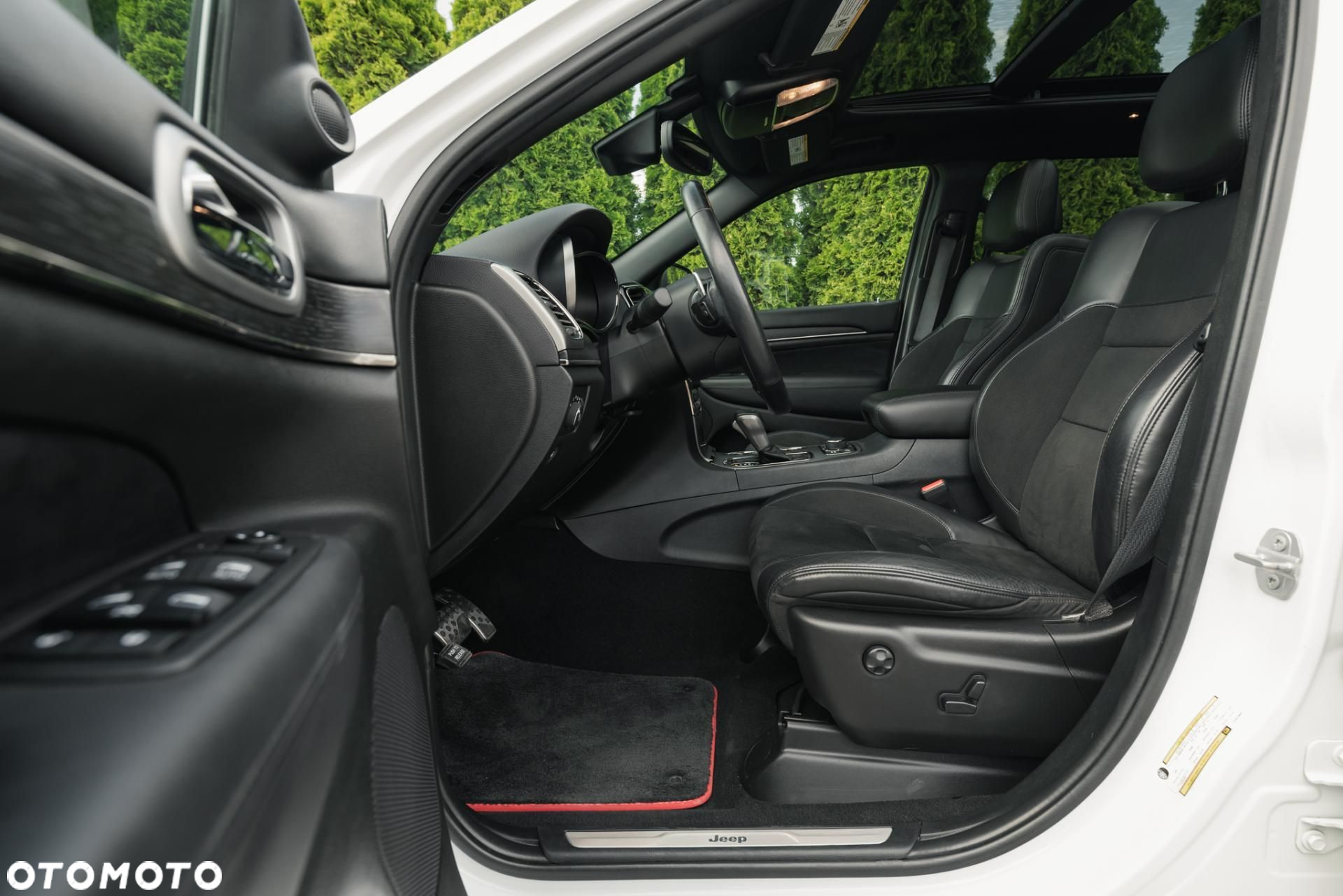 Jeep Grand Cherokee - 13