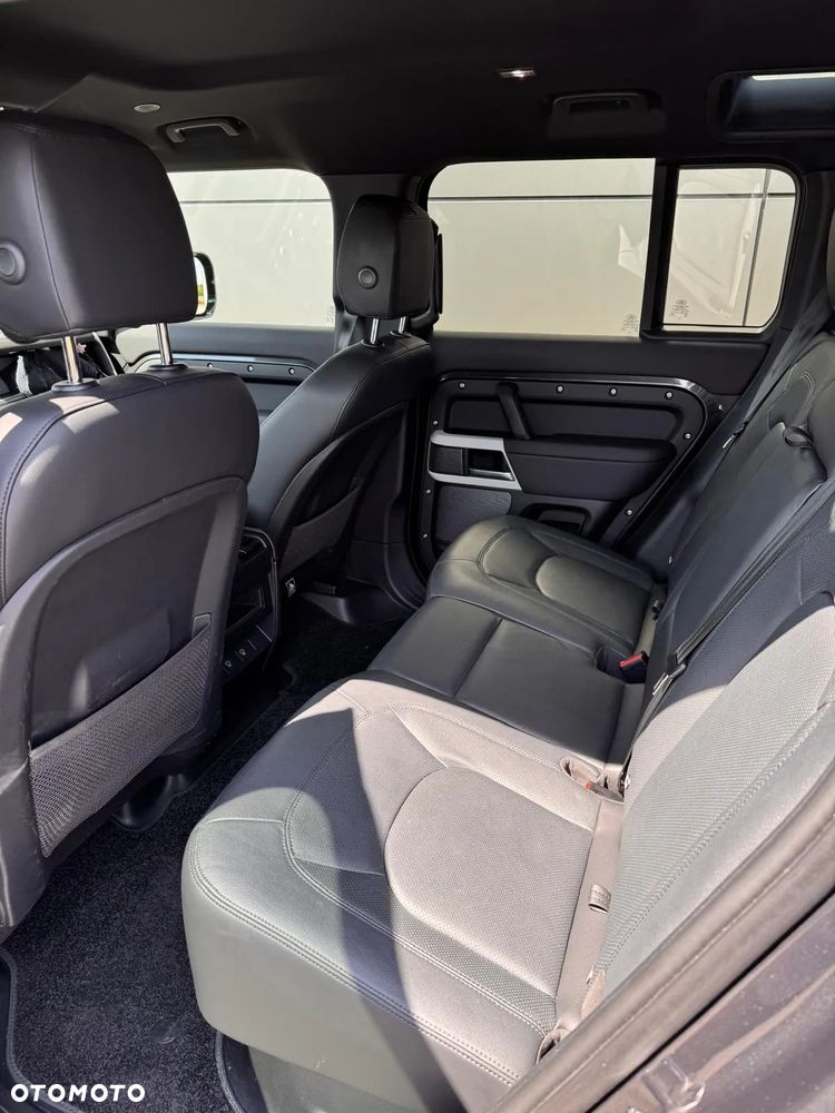 Land Rover Defender - 11
