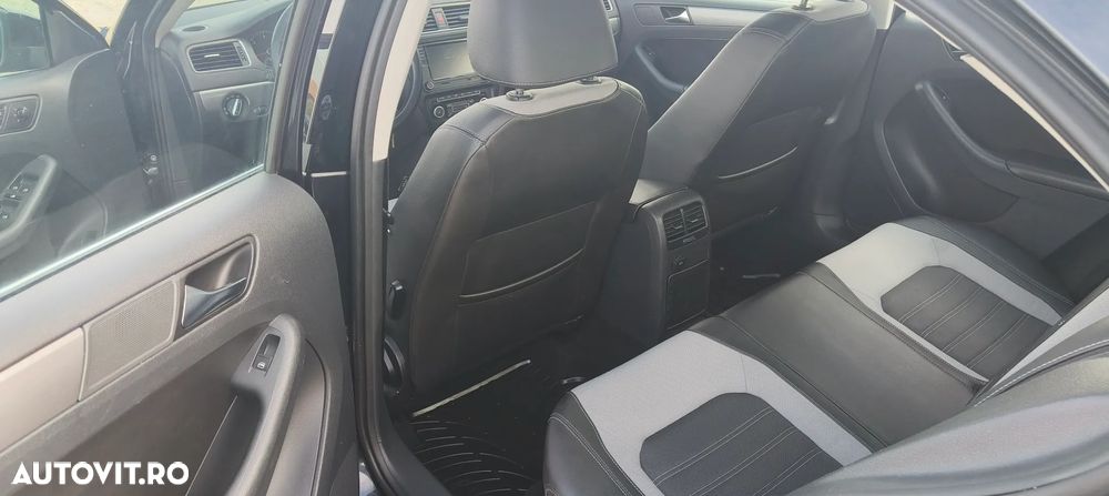 Volkswagen Jetta 1.6 TDI Comfortline - 12