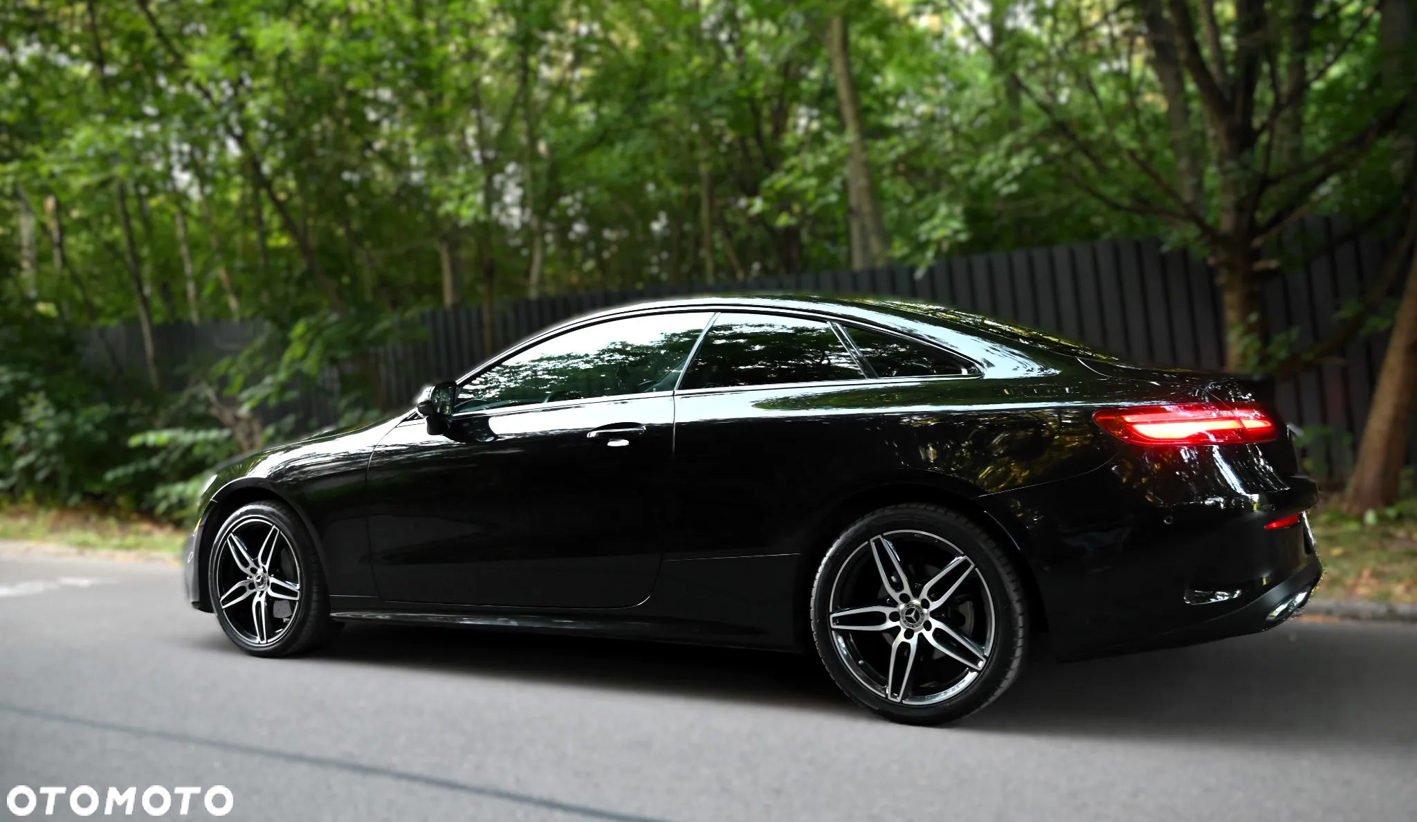 Mercedes-Benz Klasa E 220 d Coupe 4-Matic 9G-TRONIC - 23