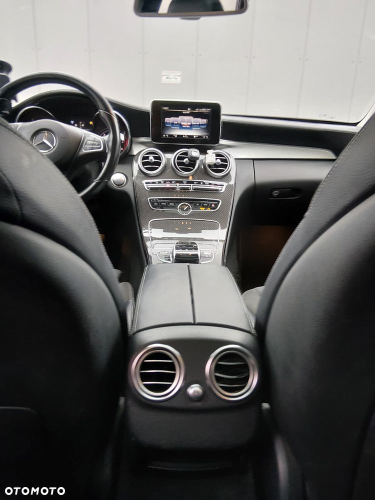 Mercedes-Benz Klasa C 250 d 4-Matic 9G-TRONIC - 35
