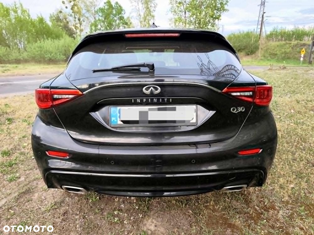 Infiniti Q30 2.2d DCT - 8