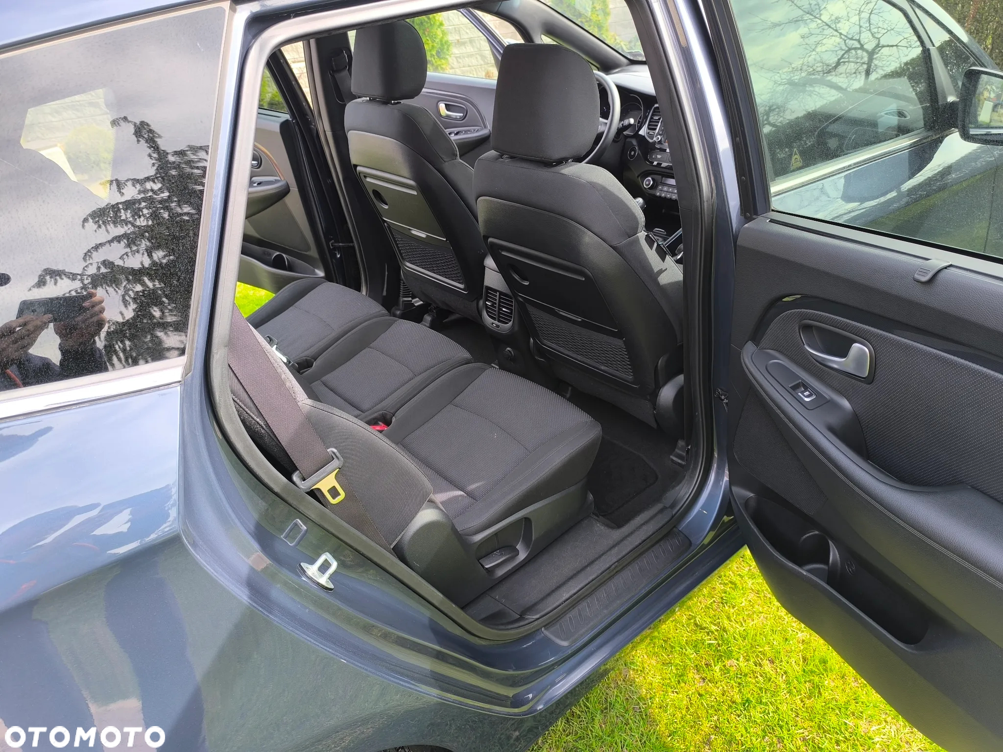 Kia Carens 1.7 CRDi L 7os - 14