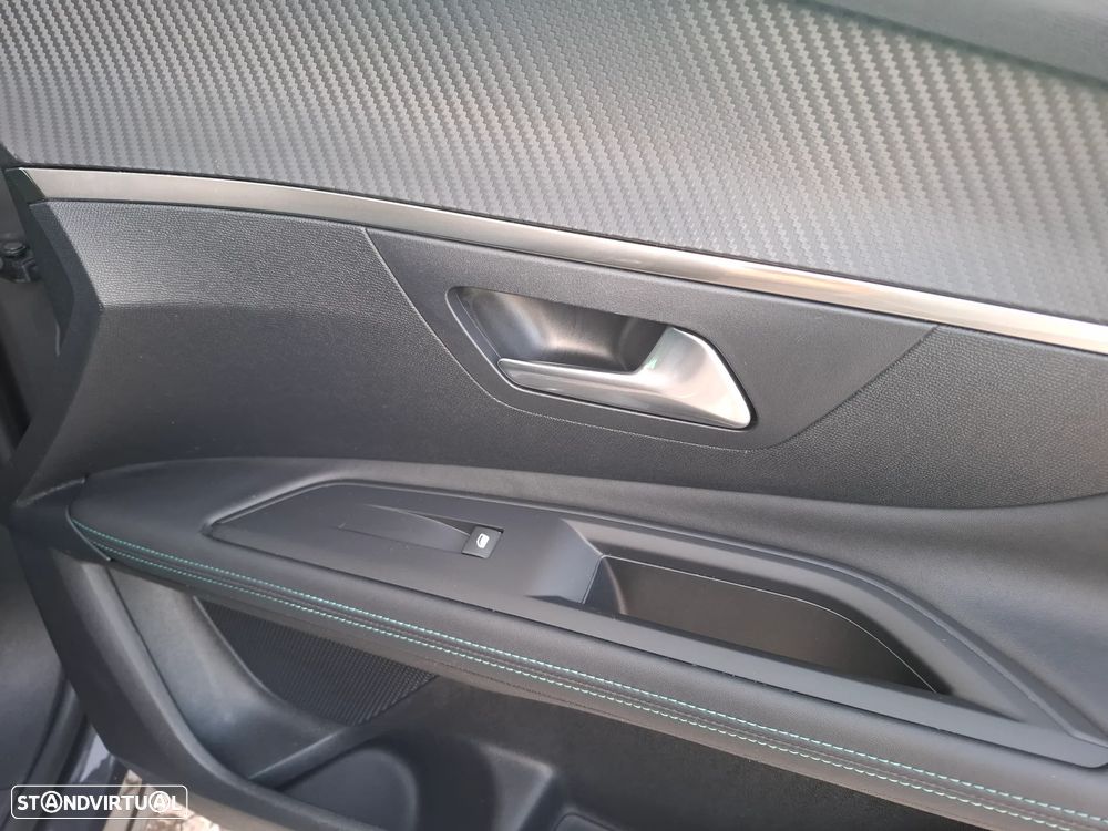 Peugeot 3008 1.2 PureTech Allure EAT8 - 44