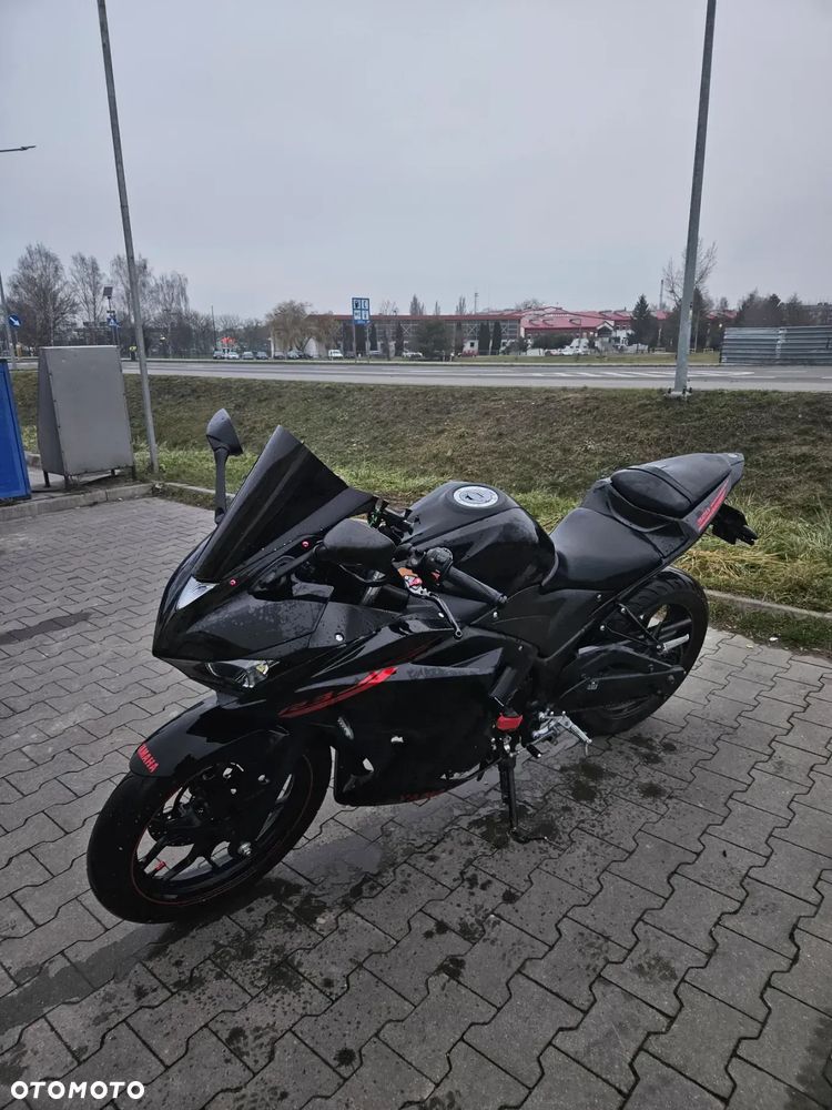 Yamaha R3 - 1