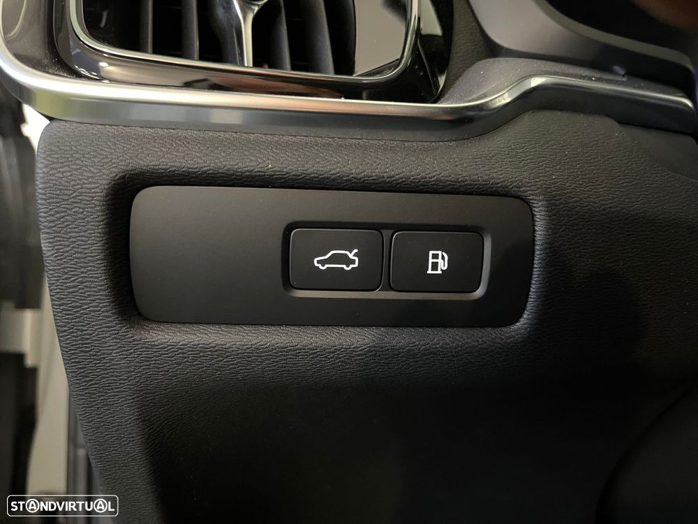 Volvo V60 2.0 T6 AWD TE Essential - 31