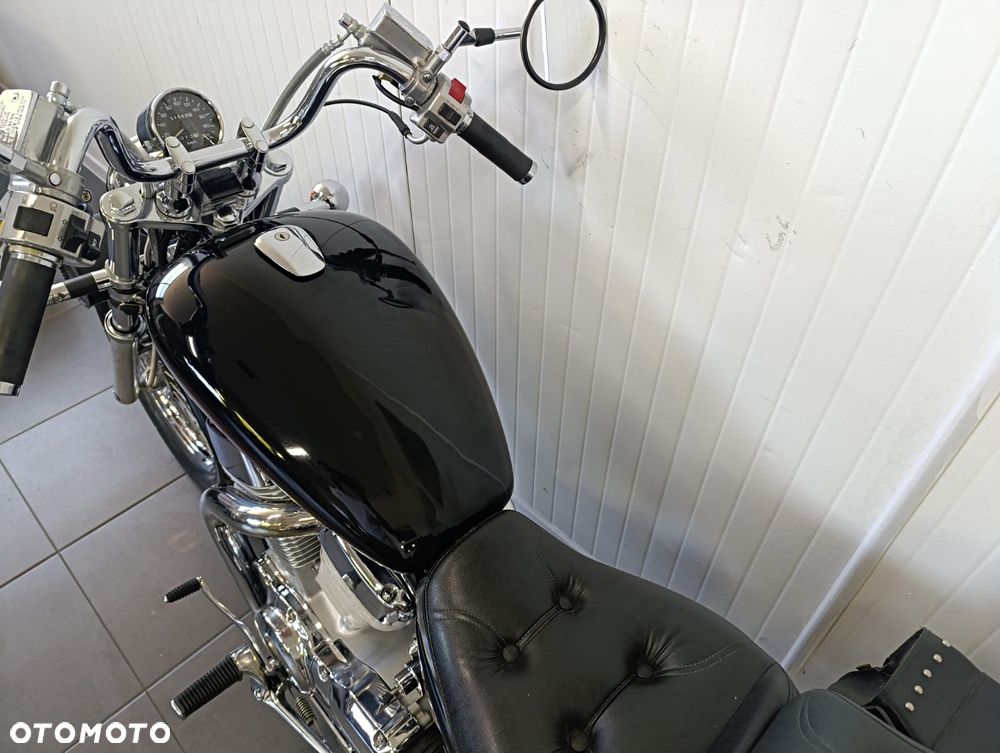 Suzuki Intruder - 11