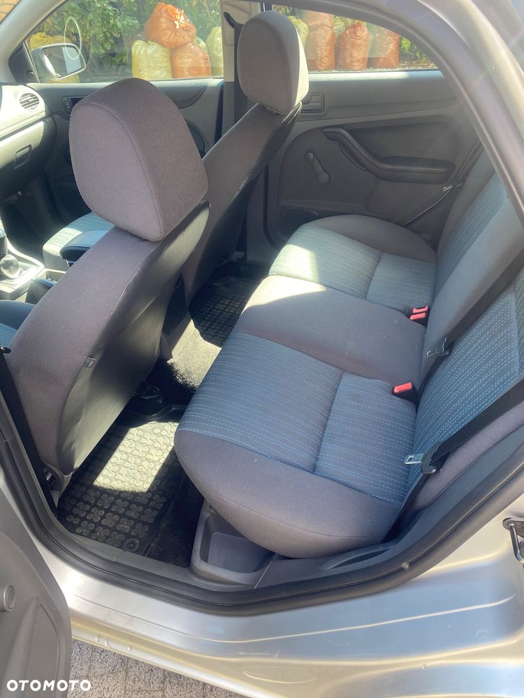 Ford Focus 1.6 Trend + - 11