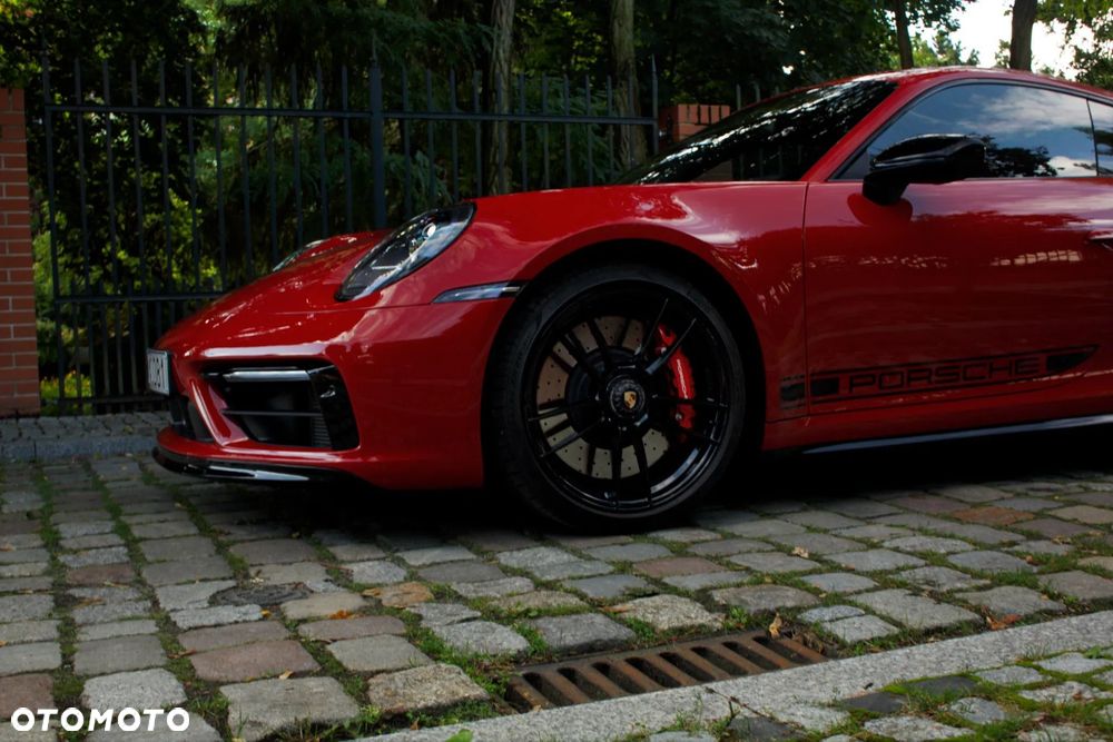 Porsche 911 Carrera GTS - 3