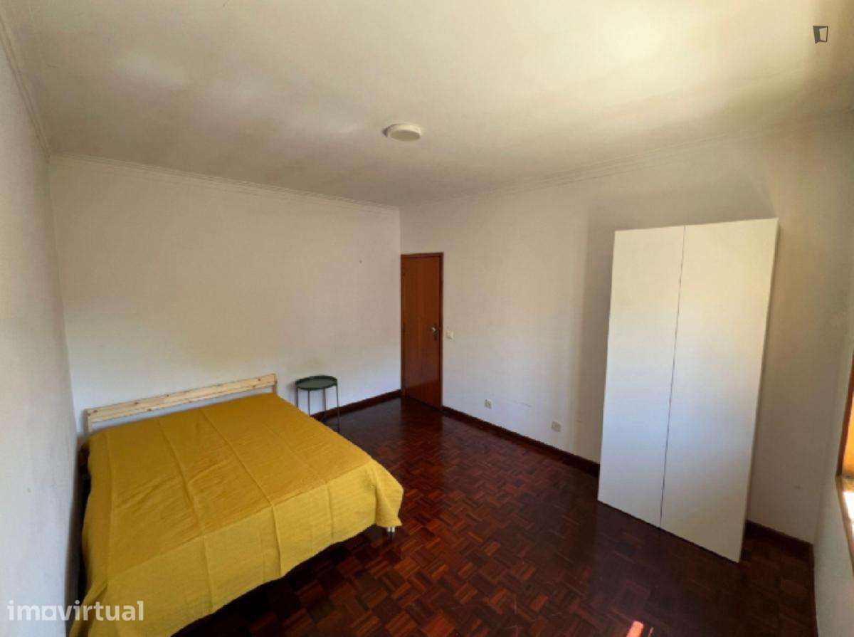 Quarto - localizado em Paranhos Porto - Grande imagem: 5/13