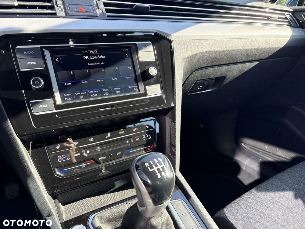Volkswagen Passat - 20