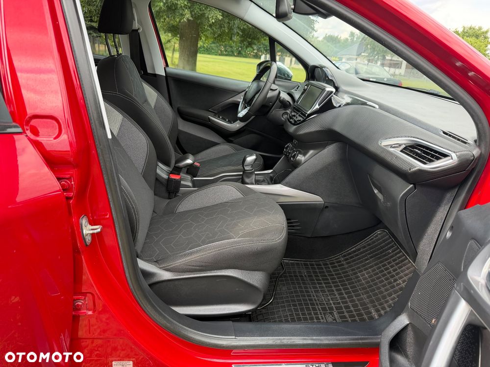 Peugeot 2008 1.2 Pure Tech Style EU6 - 11