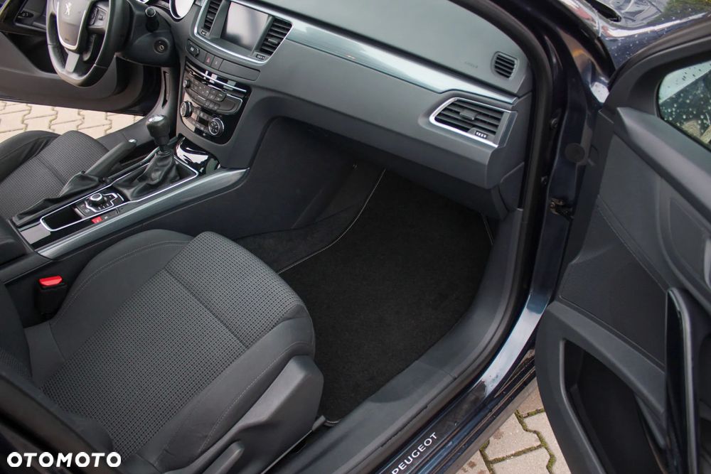 Peugeot 508 1.6 T Allure - 12