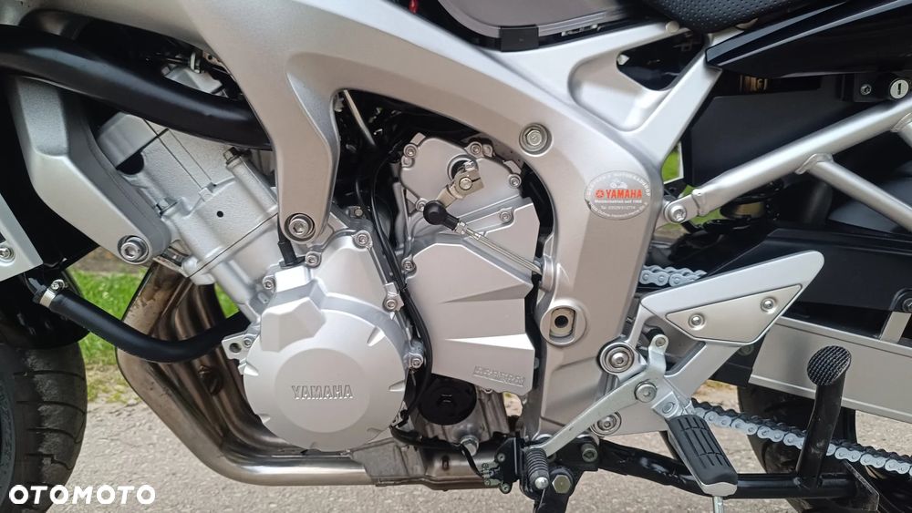 Yamaha FZ - 19