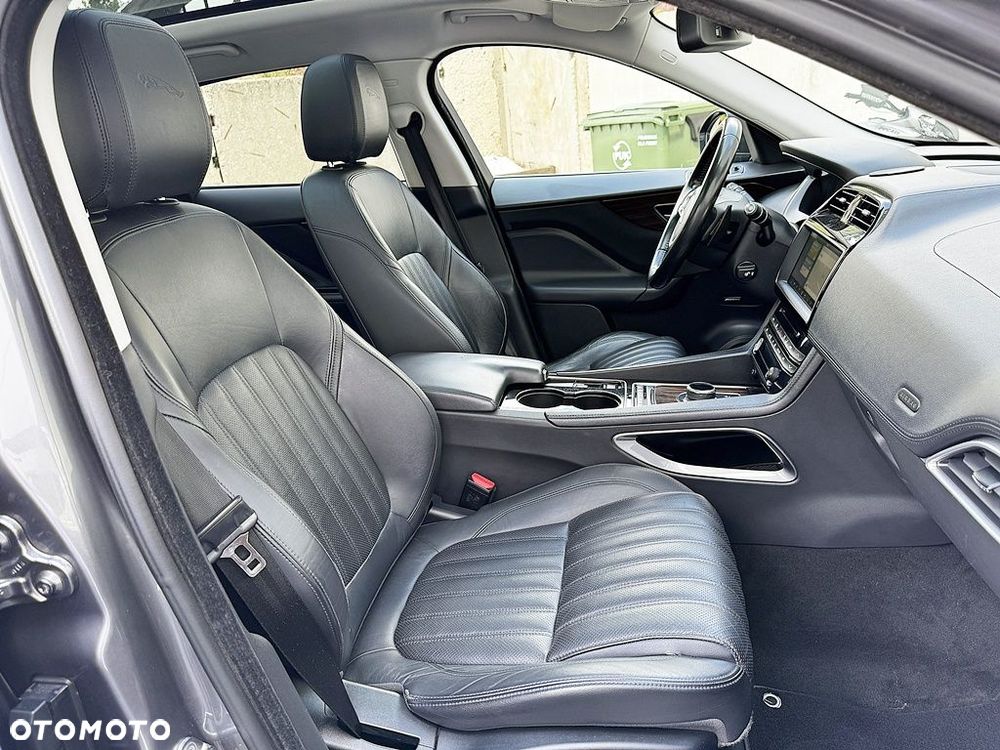 Jaguar F-Pace 2.0 i4D AWD Prestige - 12