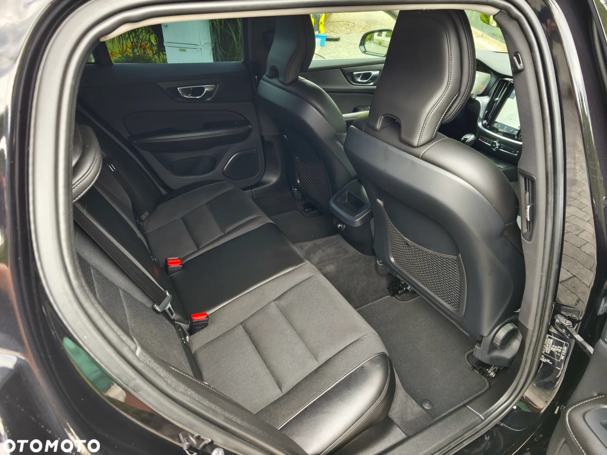 Volvo V60 D3 Drive-E R-Design Momentum - 21