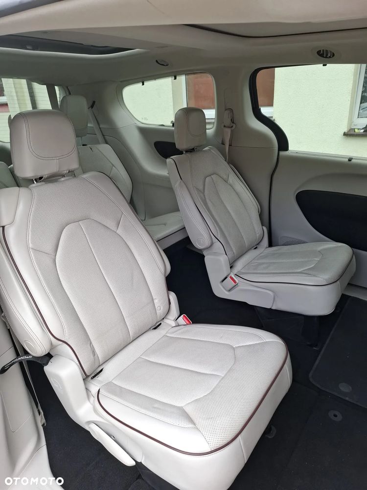 Chrysler Pacifica - 13