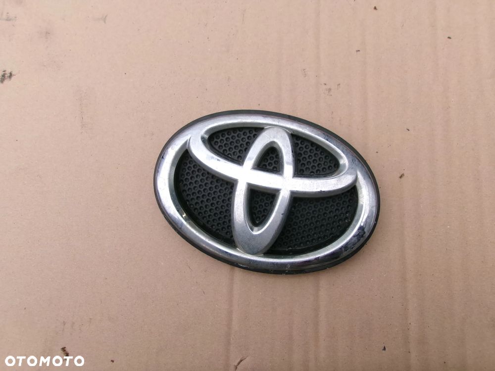 ZNACZEK EMBLEMAT TOYOTA AVENSIS T27  12-15 - 1