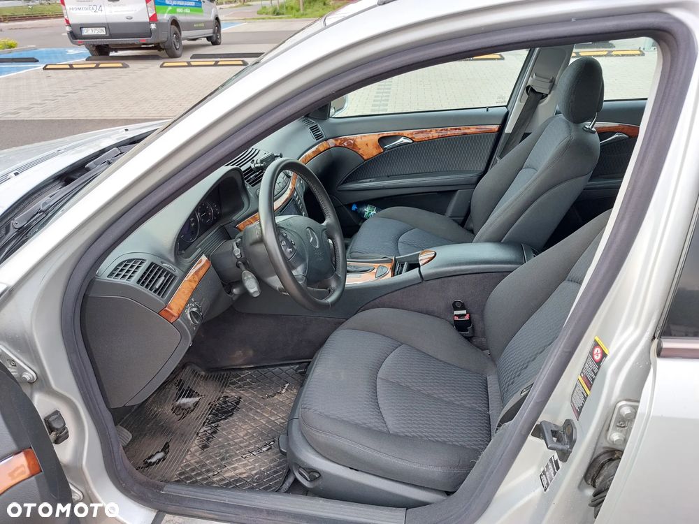 Mercedes-Benz Klasa E 320 CDI T Classic - 4