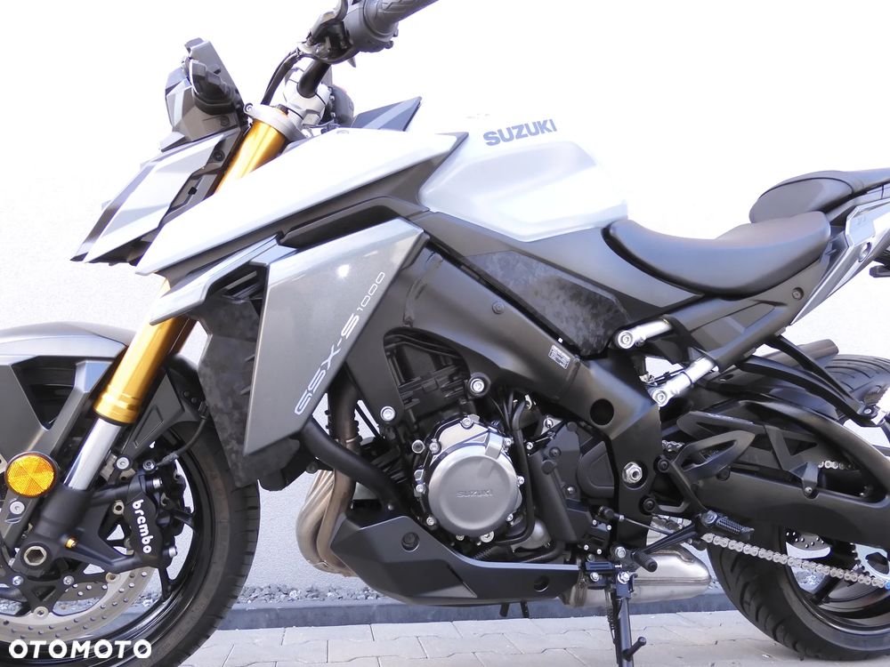 Suzuki GSX 1000 - 30