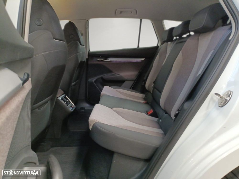 Skoda Enyaq 60 — fotografia 11