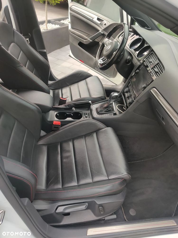 Volkswagen Golf GTI 2.0 TSI OPF DSG Performance - 23