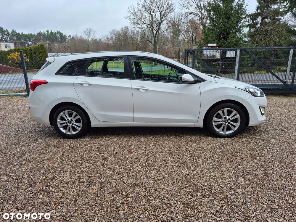 Hyundai i30 i30cw 1.4 Fifa World Cup Edition - 3