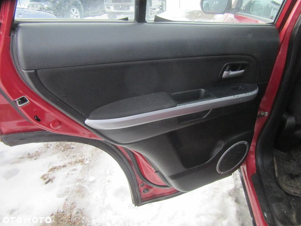 Suzuki Grand Vitara II 2.0i 208 r. na części - 13