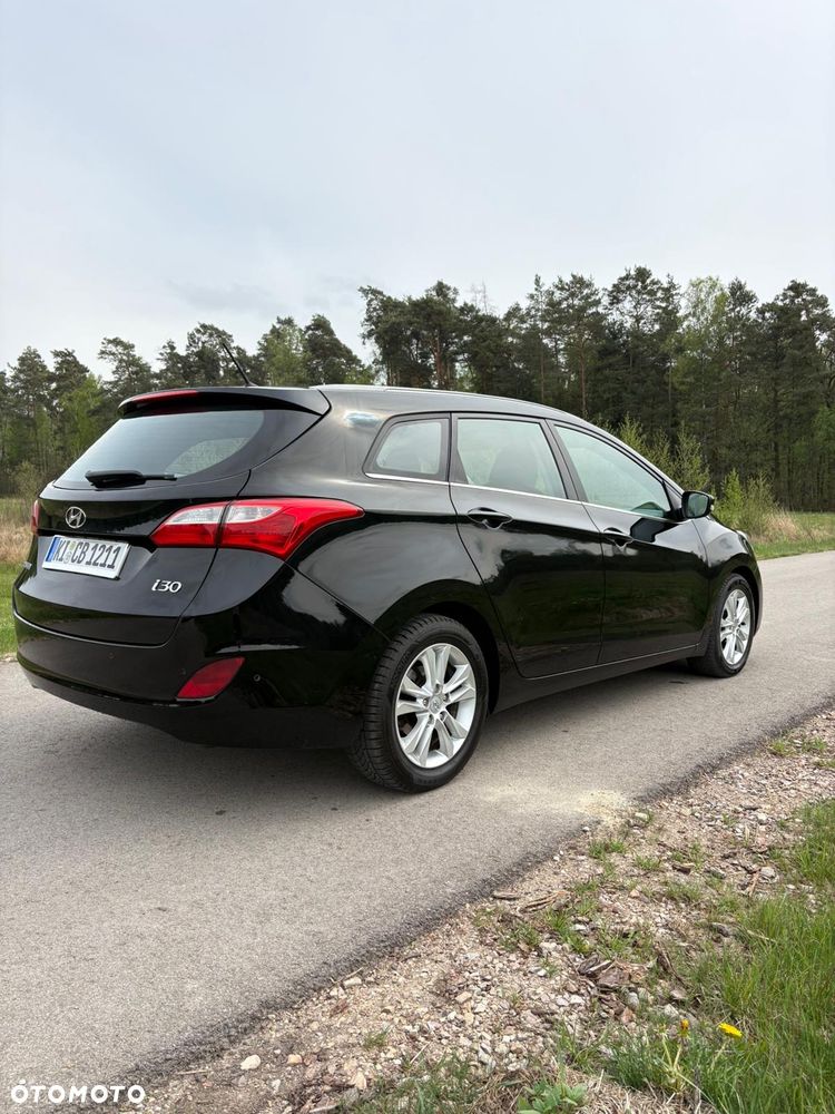 Hyundai i30 1.6 CRDi Fifa World Cup Edition - 4