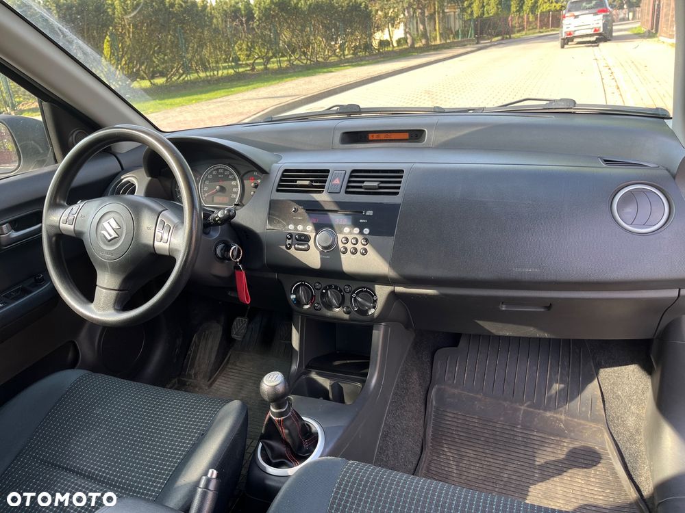 Suzuki Swift 1.3 Club - 8