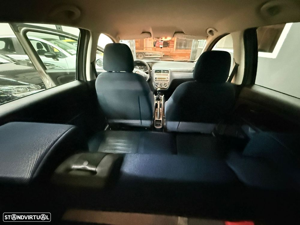 Fiat Punto 1.4 16V Emotion - 10