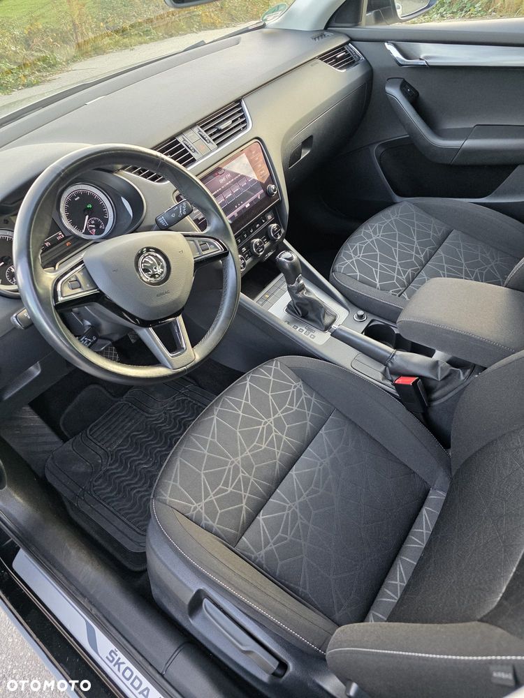 Toyota Avensis Touring Sports 1.8 Multidrive S Executive - 16
