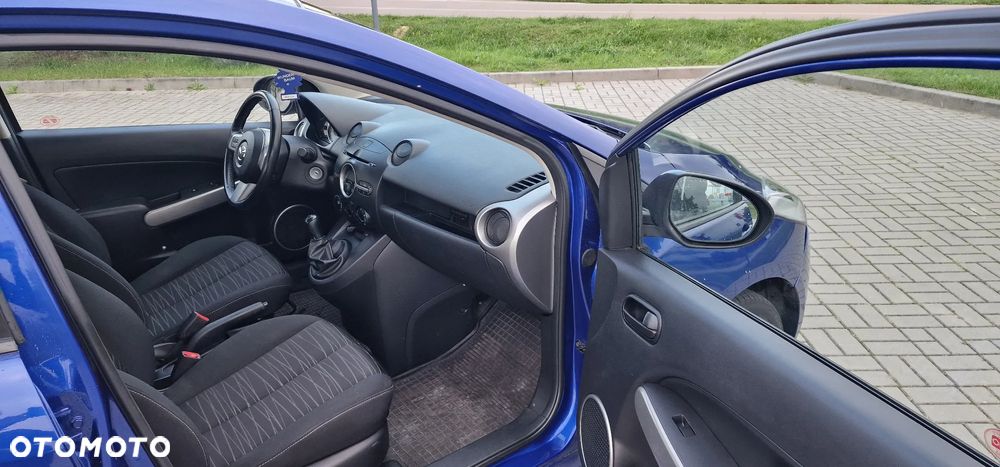Mazda 2 - 25