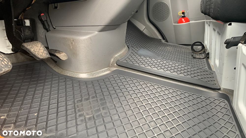 Mercedes-Benz Sprinter - 24
