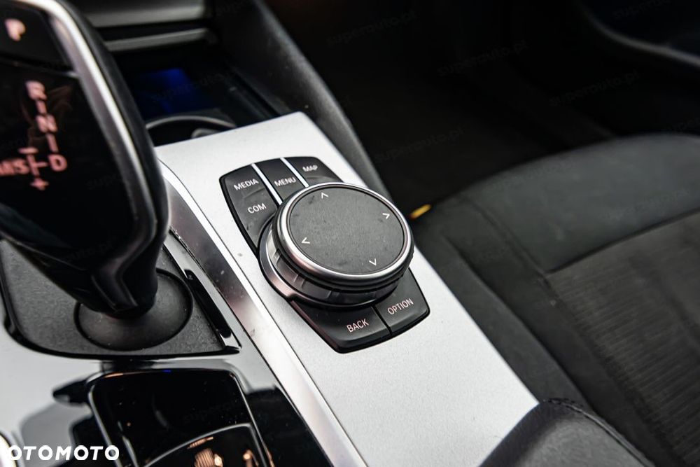 BMW Seria 5 518d - 23