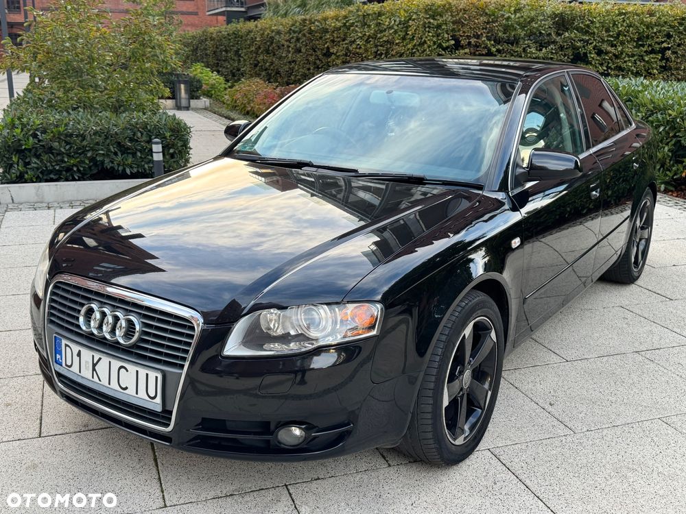 Audi A4 Limousine - 1