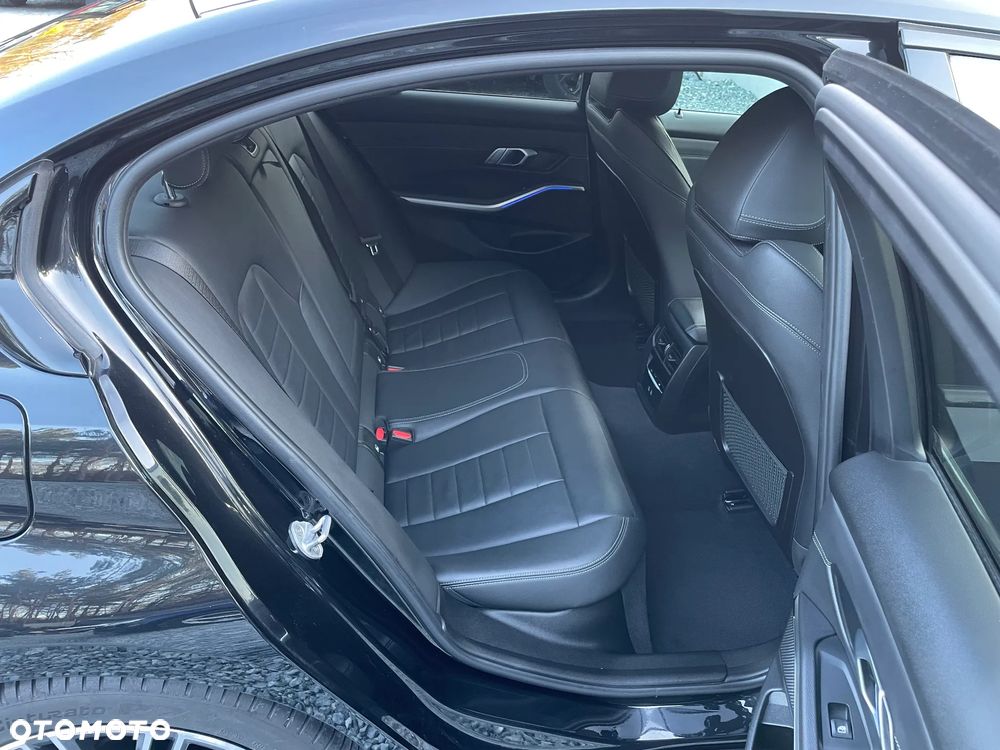 BMW Seria 3 320d xDrive M Sport Shadow - 21