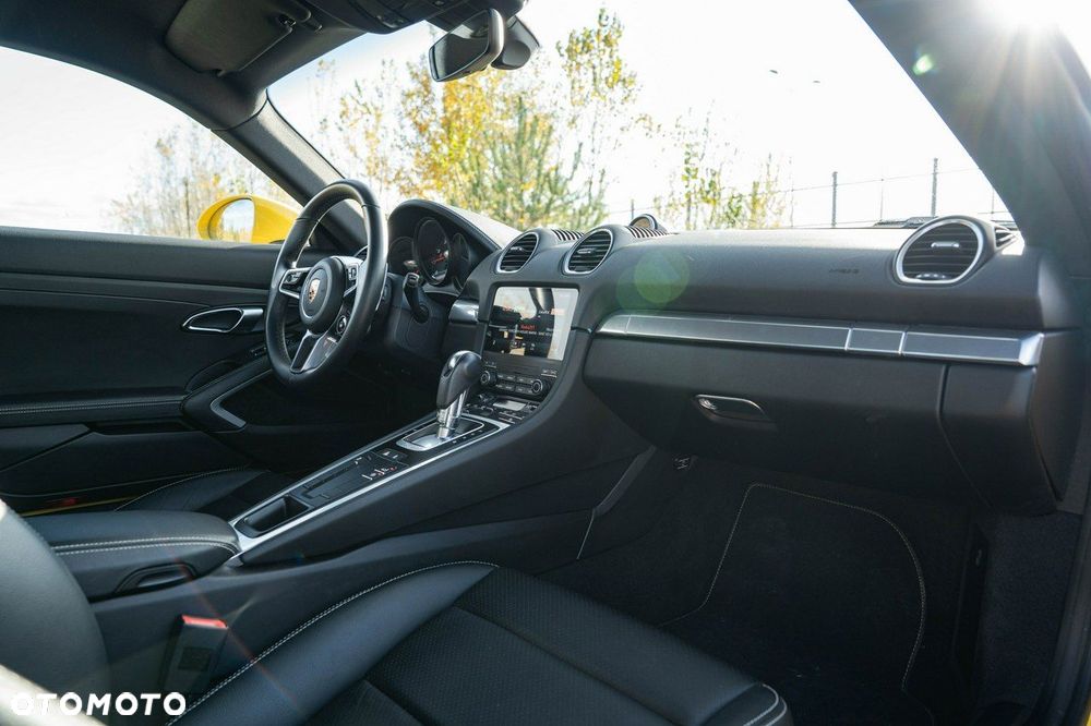 Porsche 718 Cayman - 18