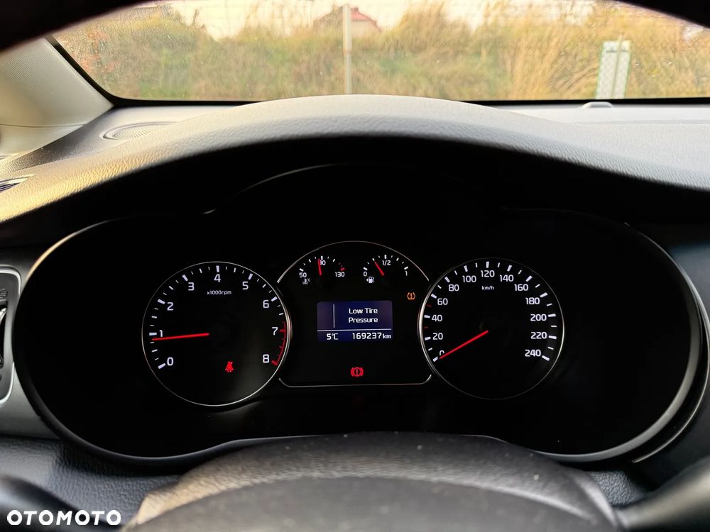 Kia Carens 1.6 GDI Fifa World Cup Edition - 24