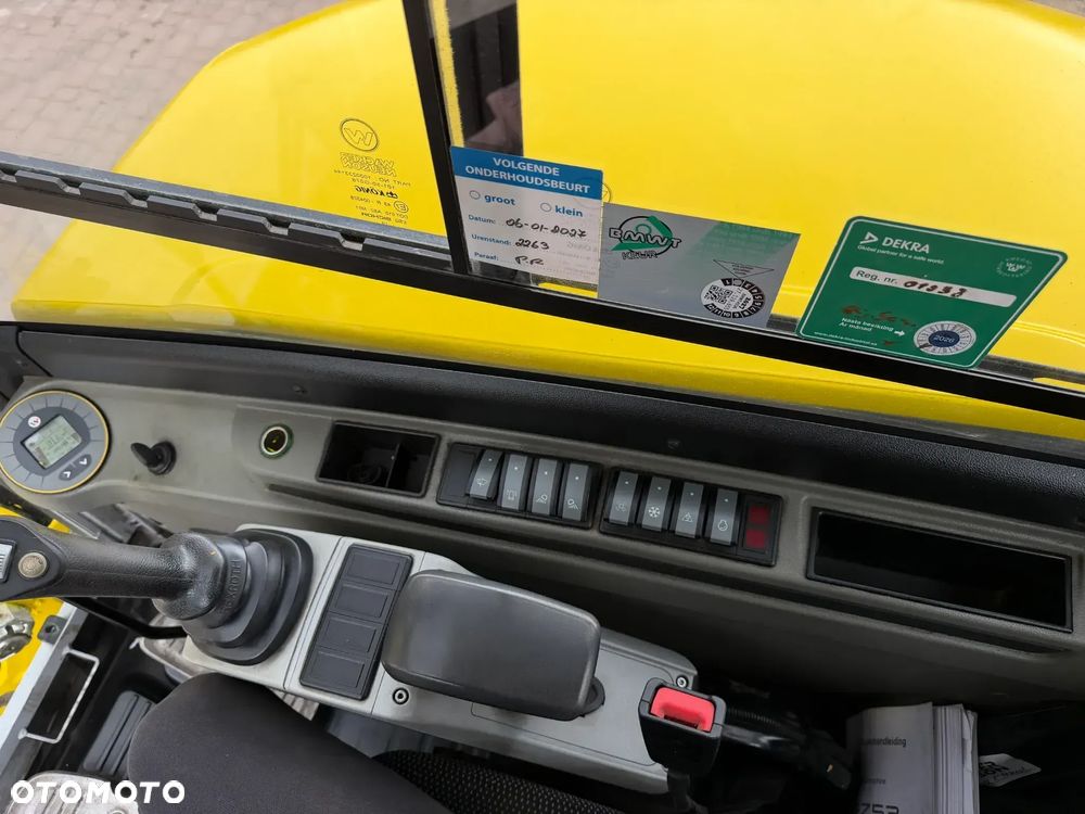 Wacker Neuson EZ53 Koparka Gąsienicowa 5,5 Tony. 2020 rok. 1772 mtg. Jak Nówka z salonu! ani deka luzów czy wycieków! Pochodzi z Gospodarstwa Norweskiego! Aktualne serwisy DEKRA BMWT 2027r. 2 łyżki. Silnik PERKINS 4 cyl. 52km. Maszyna Full wypasiona! Bogata wersja Norweska! Klima. Szybkozłącze Hydrauliczne. OKAZJA. Pełny Oryginał historia do sprawdzenia w Wacker autoryzowany! 4 sekcje Hydrauliczne. Po serwisach eksploatacyjnych. Ani Deka luzów i wycieków - 8