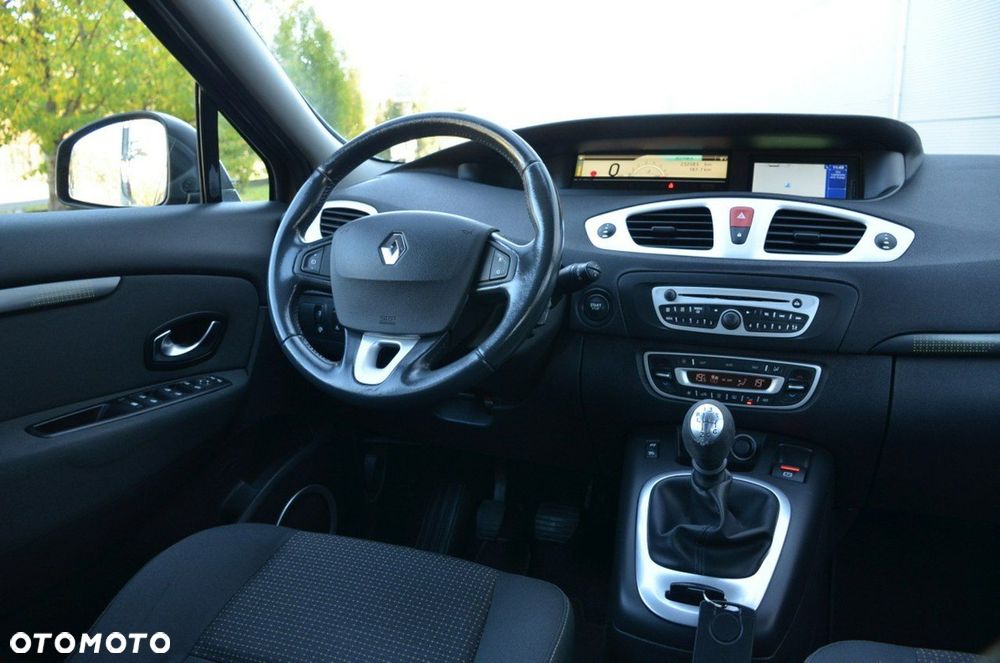 Renault Grand Scenic - 30