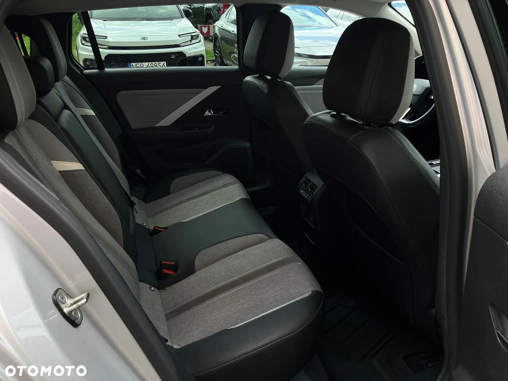Opel Astra 1.2 T Elegance S&S - 19