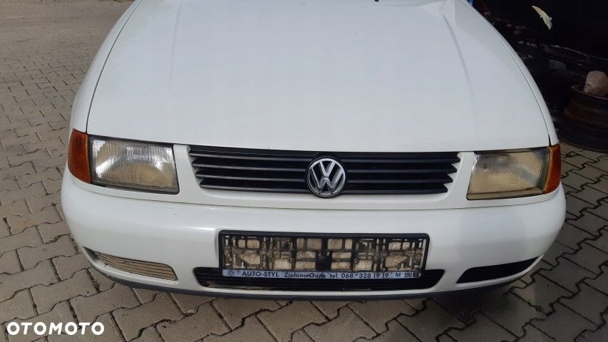 VW Caddy II maska biała - 2