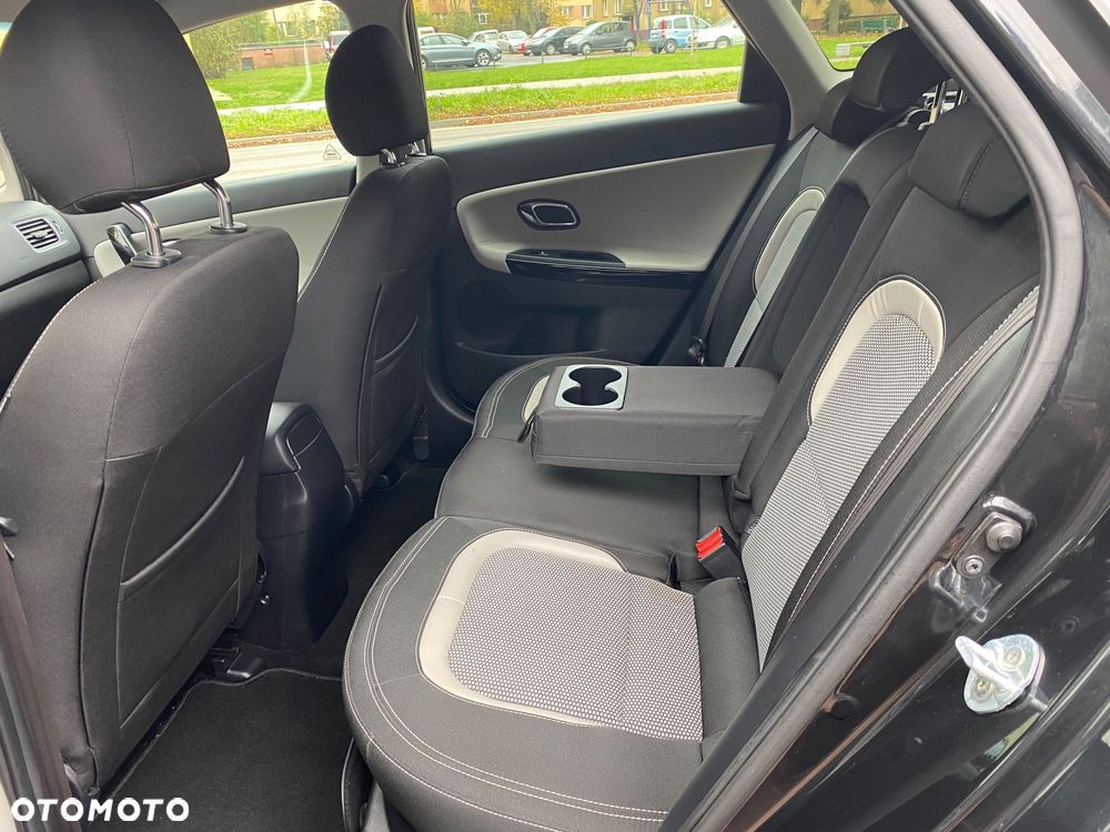 Kia Ceed 1.6 GDI Dream Team Edition - 28
