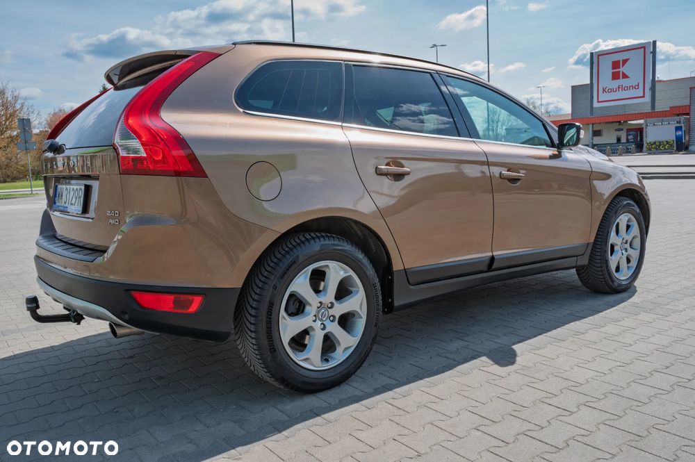Volvo XC 60 D4 AWD Momentum - 9