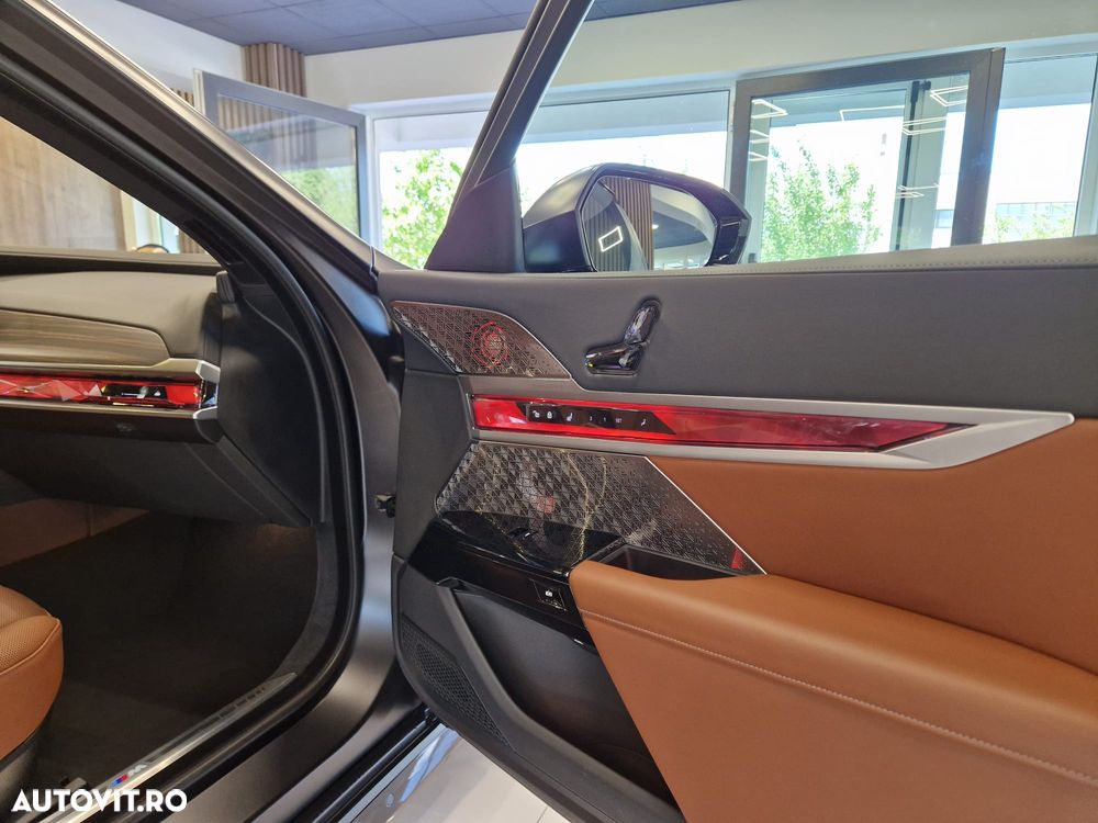 BMW Seria 7 740d xDrive MHEV - 16